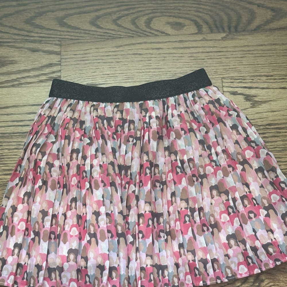 Boutique Pleated Skirt size 6 NWT